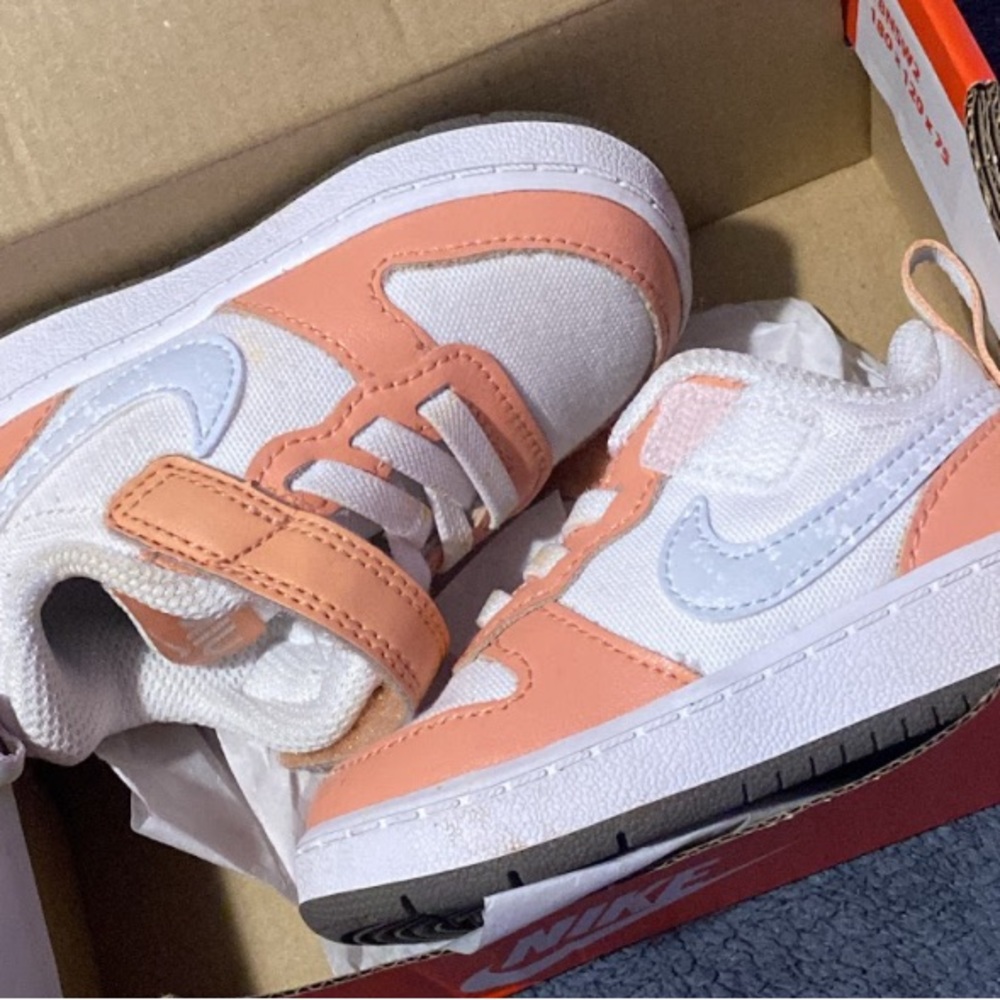 Nike toddler shoes (4c)